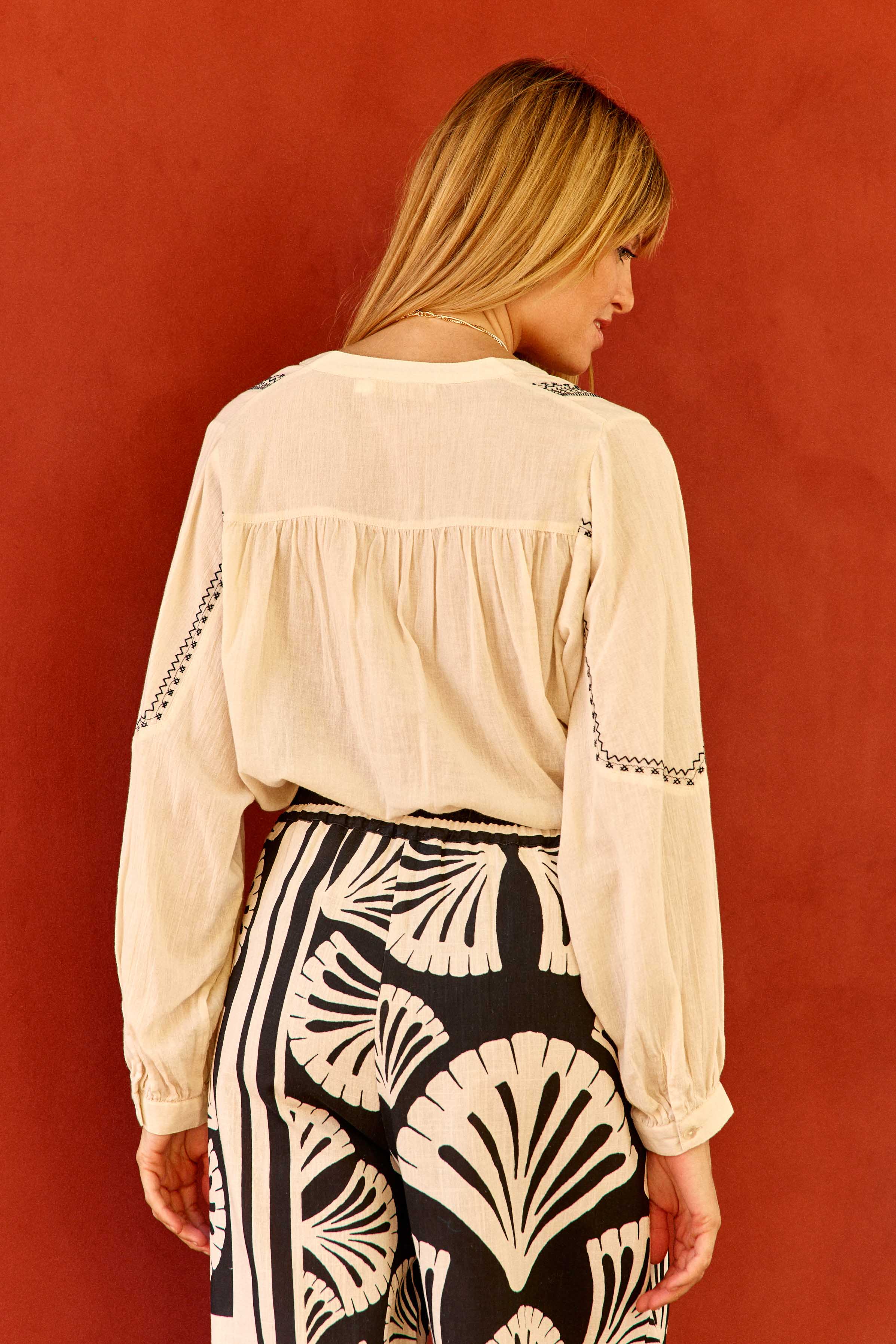 Blanka - Blouse droite à broderies