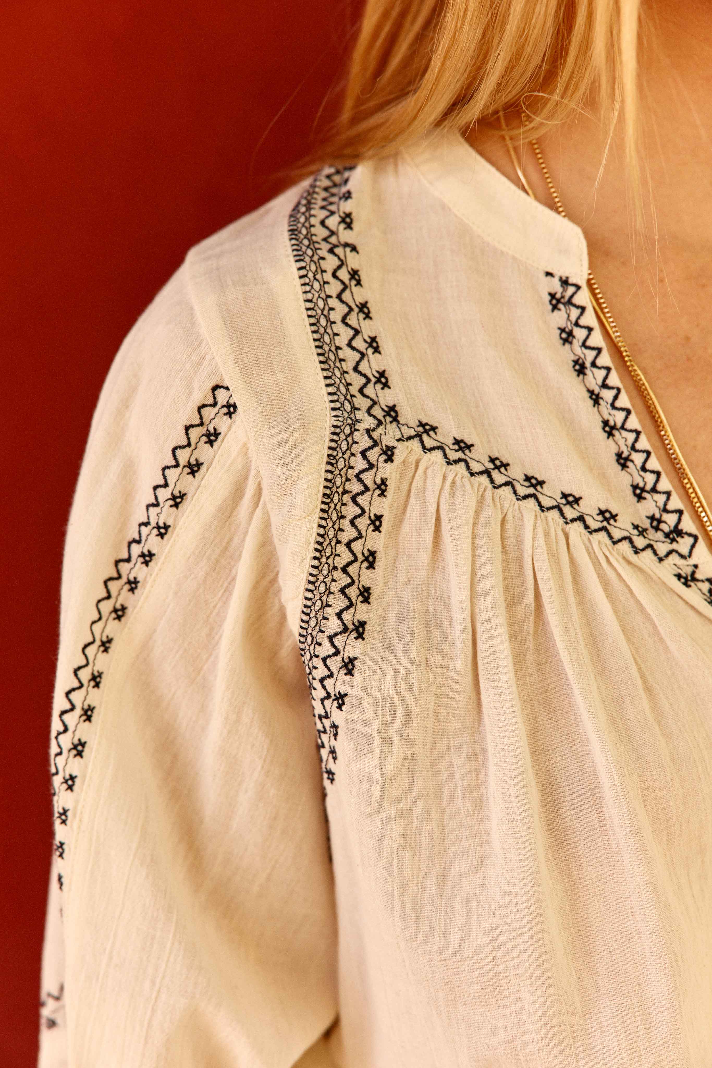 Blanka - Blouse droite à broderies