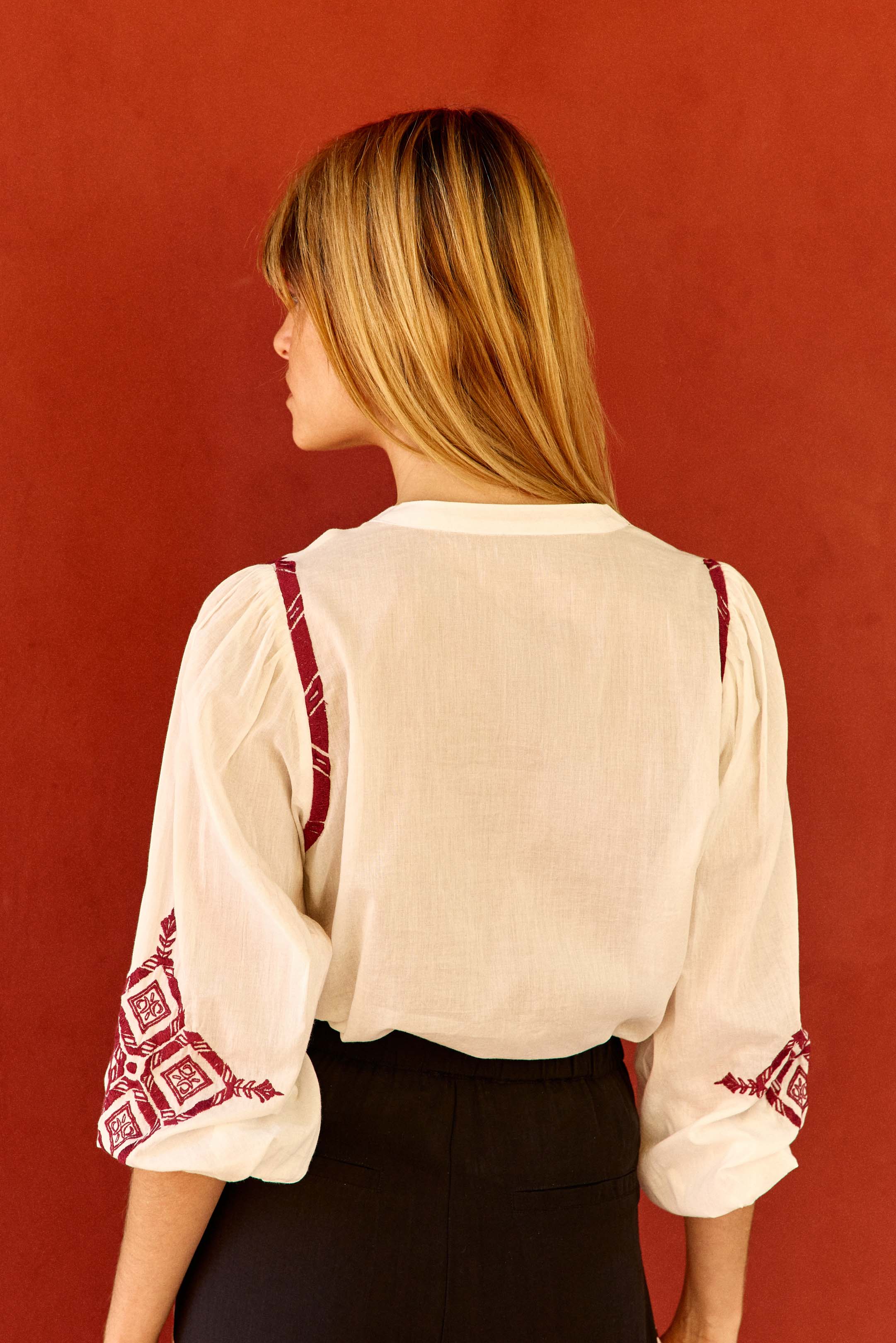 Braya - Blouse droite à broderies