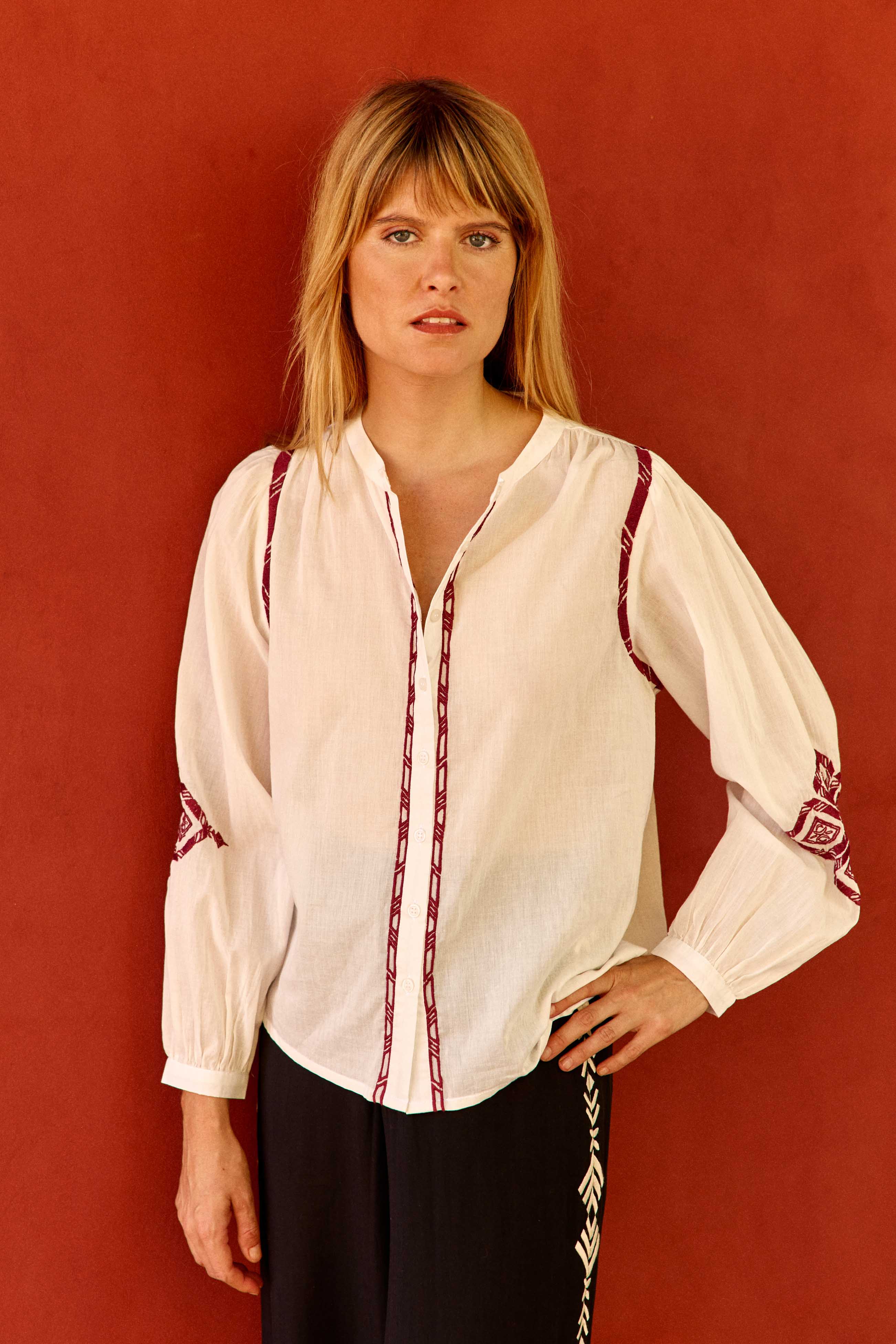 Braya - Blouse droite à broderies