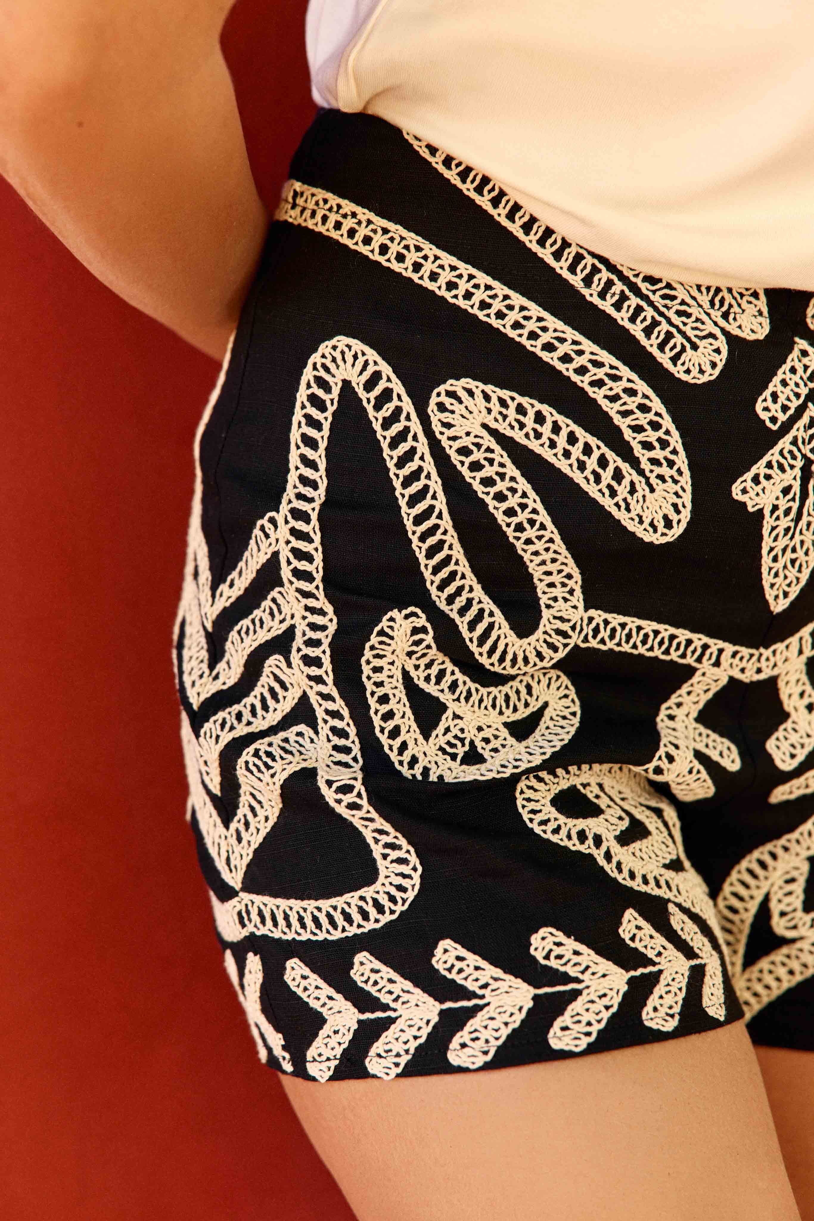Shey - Short à broderies