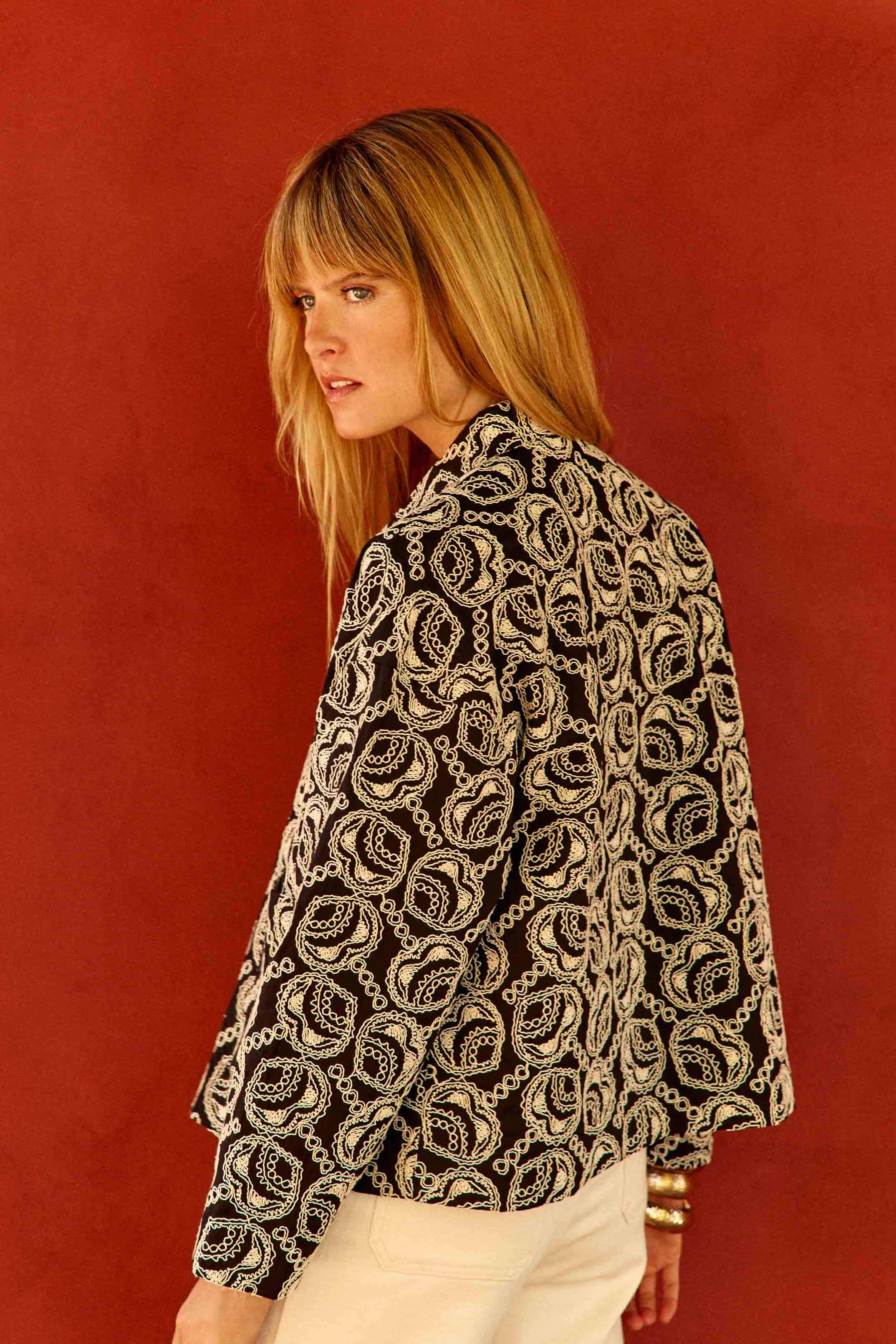 Virginie - Veste droite brodée
